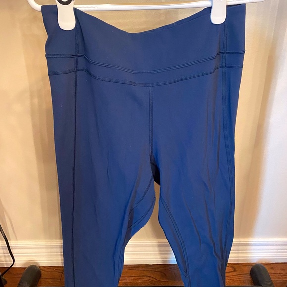Navy blue Lululemon cropped leggings in size 12 - Picture 2 of 4